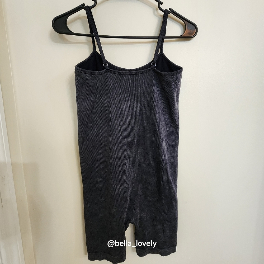 Black Ribbed Sleeveless Romper - Picture 3 of 4